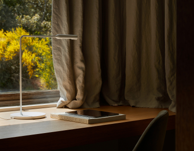 Flo Desk Lumina