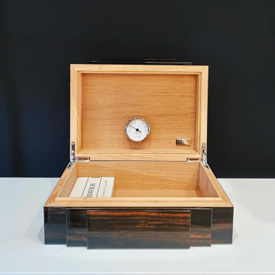 Dragon Cigars Box Small Black Lacquered Amber Crystal Lalique