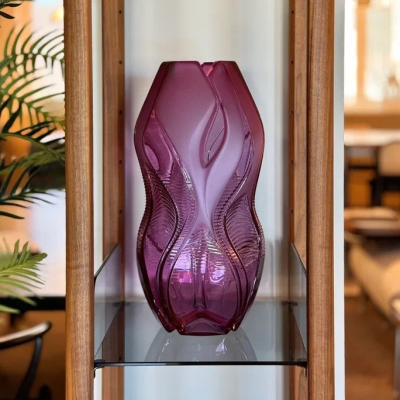Manifesto Vase Fuchsia Crystal Lalique & Zaha Hadid